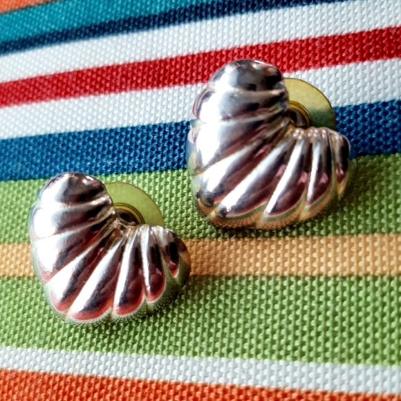 SILVER TONED HEART EARRINGS - Picture 3 of 5